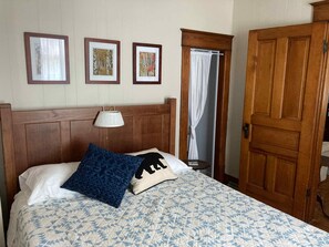 3 bedrooms, iron/ironing board, travel crib, free WiFi