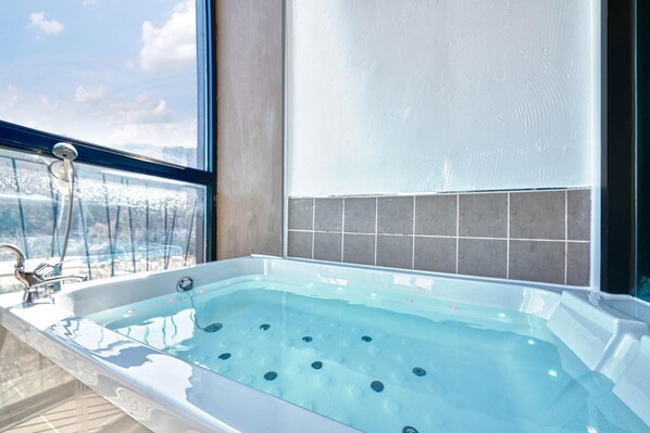 Basic Room, 1 Bedroom (203(SPA)) - Gapyeong Colline Pension (Gapyeong)