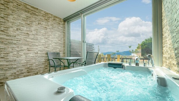 Basic Room, 1 Bedroom (Emerald ( F1,Spa )) | 1 bedroom, free WiFi - Ganghwa Noel Spa Pension (Incheon)