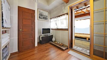 Basic Room, 1 Bedroom (Anjungdasil ( No cooking )) | 1 bedroom, free WiFi