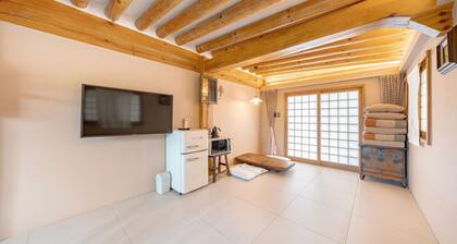 Gyeongju Hanokstay Hangbokhanzip