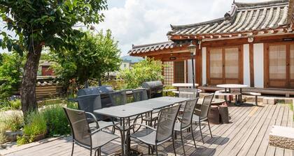 Gyeongju Hanokstay Hangbokhanzip