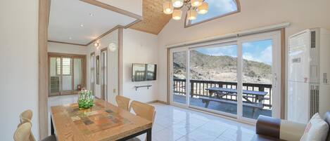 Basic Room, 1 Bedroom (Firenche ( F1 )) | 1 bedroom, free WiFi