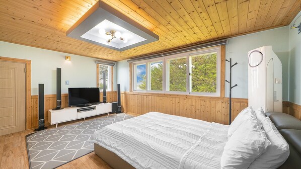 Basic Room, 2 Bedrooms (2 Eiffel Jet Spa) | 1 bedroom, free WiFi - Ganghwa Poomanae Pension (Incheon)