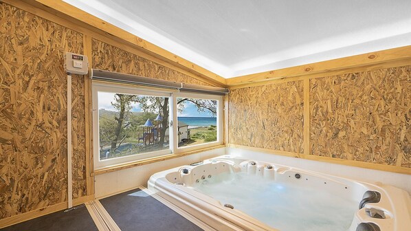 Habitación básica, 2 habitaciones (2 Eiffel Jet Spa) | 1 habitación y wifi gratis