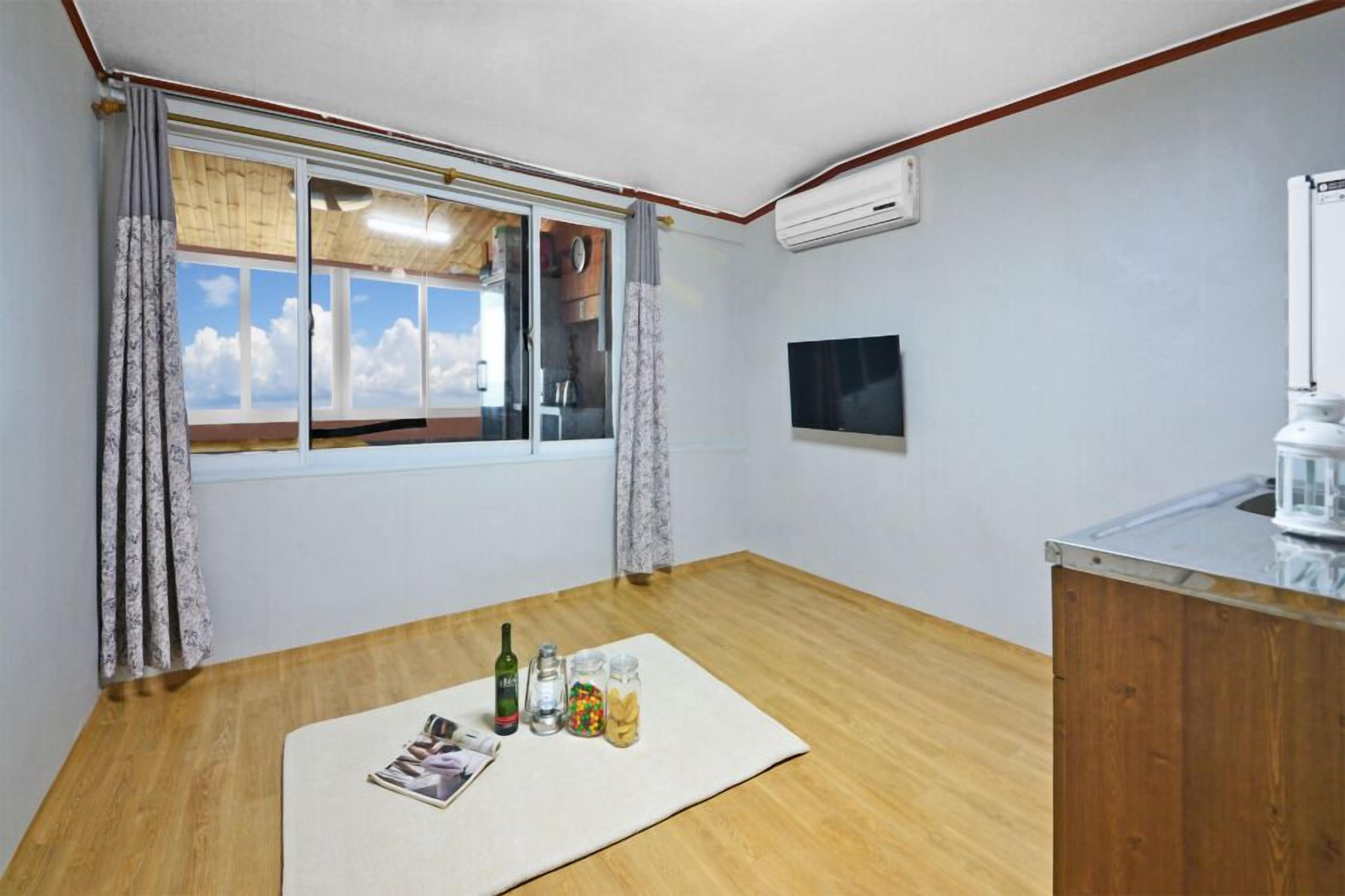 Basic Room, 1 Bedroom (Ilchool) | 1 bedroom, free WiFi