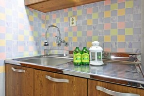 Basic Room, 1 Bedroom (Haesam) - Gangneung Sunrise Pension (Gangneung)