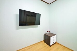 Basic Room, 1 Bedroom (Haedoti) | 1 bedroom, free WiFi - Gangneung Sunrise Pension (Gangneung)