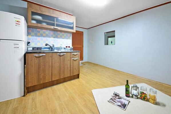 Basic Room, 1 Bedroom (Ilchool) - Gangneung Sunrise Pension (Gangneung)