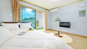 Basic Room, 1 Bedroom (303 ( F3 )) | 1 bedroom, WiFi (free) - Samcheok Haemaru Pension (Samcheok)