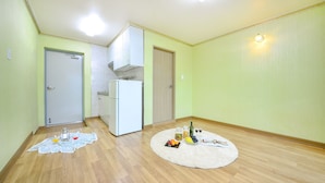 Basic Room, 1 Bedroom (304 ( F3 )) | 1 bedroom, WiFi (free) - Samcheok Haemaru Pension (Samcheok)