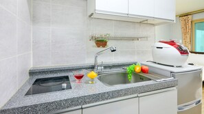 Basic Room, 1 Bedroom (303 ( F3 )) | 1 bedroom, free WiFi - Samcheok Haemaru Pension (Samcheok)