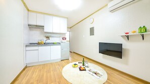 Basic Room, 1 Bedroom (301 ( F3 )) | 1 bedroom, free WiFi - Samcheok Haemaru Pension (Samcheok)