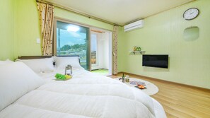 Basic Room, 1 Bedroom (203 ( F2 )) | 1 bedroom, free WiFi - Samcheok Haemaru Pension (Samcheok)