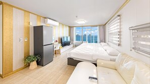 1 bedroom, free WiFi - Yeosu Nukim Pension (Yeosu)