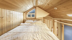 Basic Room, 1 Bedroom (Deulkotddeurak) | 1 bedroom, free WiFi - Gapyeong Areummaru Pension (Gapyeong)
