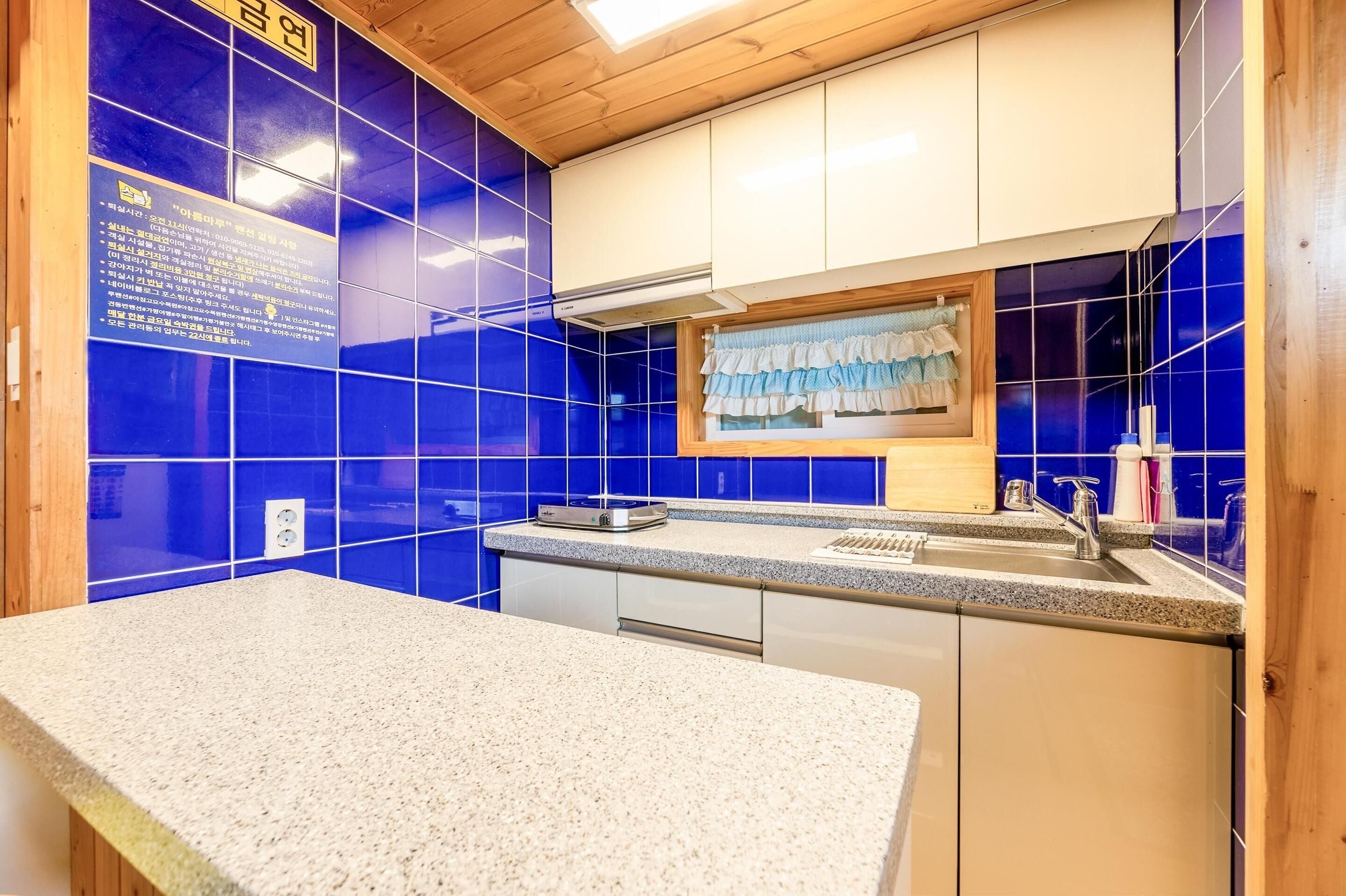 Basic Room, 1 Bedroom (Deulkotddeurak) | 1 bedroom, free WiFi