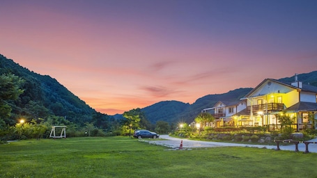 Exterior. Hwacheon Parprika Yellow Pension