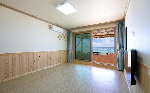 Basic Room, 1 Bedroom (103) | 1 bedroom, free WiFi