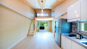 Basic Room, 1 Bedroom (Jangmi) | 1 bedroom, free WiFi - Samcheok Flower Pension (Samcheok)