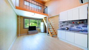 Basic Room, 1 Bedroom (Mokyleon) - Samcheok Flower Pension (Samcheok)