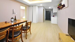 Habitación básica, 1 habitación (204 ( F2 )) | 1 dormitorio y wifi gratis