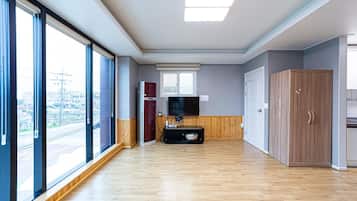Basic Room, 1 Bedroom (Bokchengdokchae) | 1 bedroom, free WiFi
