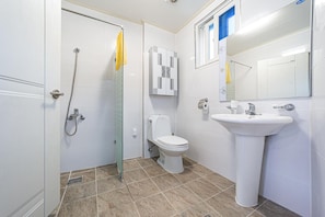 A bathroom with a toilet, sink, and shower. - Samcheok Sol Beach Pension (Samcheok)
