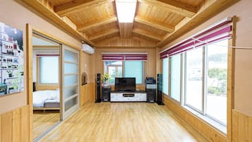 Basic Room, 1 Bedroom (Rosemary) | 1 bedroom, WiFi (free)