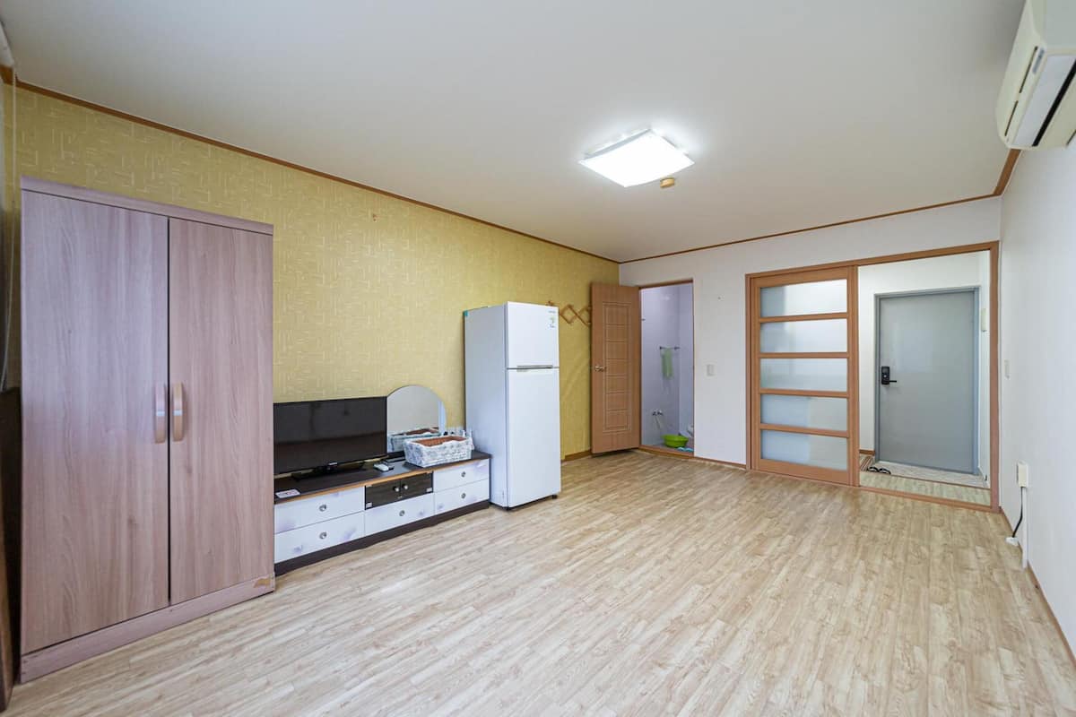 Basic Room, 1 Bedroom (Hojeoplan) | 1 bilik tidur, Wi-fi percuma