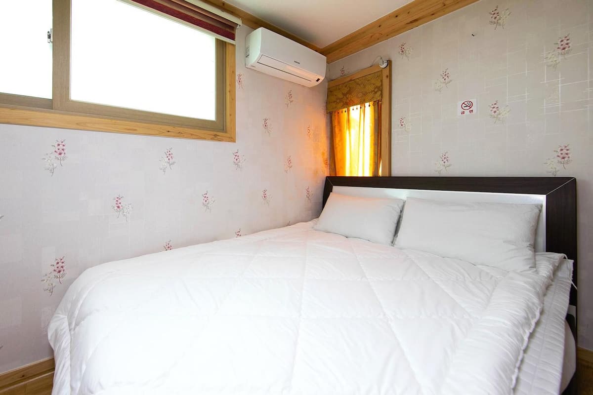 Basic Room, 1 Bedroom (Viloet) | 1 bilik tidur, Wi-fi percuma