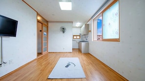 Basic Room, 1 Bedroom (204) | 1 bedroom, WiFi (free)