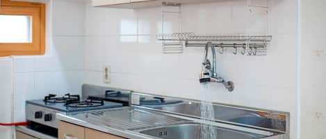 Basic Room, 1 Bedroom (204) | 1 bedroom, WiFi (free)