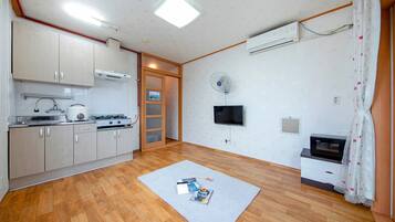 Basic Room, 1 Bedroom (101) | 1 bedroom, WiFi (free)
