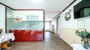 Basic Room, 1 Bedroom (Parangsae ( F2 )) | 1 bedroom, free WiFi - Samcheok Garden Pension (Samcheok)