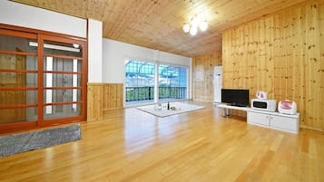 Basic Room, 2 Bedrooms (Special ( F1 )) | Free WiFi