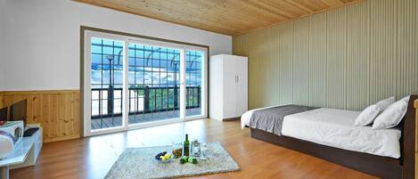 Basic Room, 1 Bedroom (Orange ( F2 )) | Free WiFi