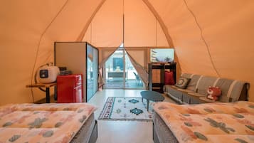 Quarto básico, 1 quarto (Glamping No.1 (Pet-friendly)) | 2 quartos, Wi-Fi de cortesia