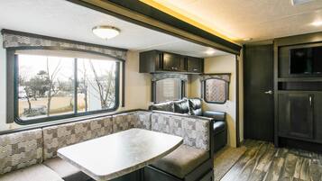 Camera Basic, 2 camere da letto (Caravan 8) | 2 camere, Wi-Fi gratuito