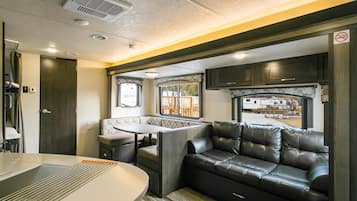 Basic Room, 2 Bedrooms (Caravan 9) | 2 bedrooms, free WiFi