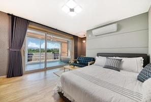 Basic Room, 1 Bedroom (Lana ( F1 )) | 1 bedroom, free WiFi - Sokcho Lasso Pool Villa Pension (Sokcho)