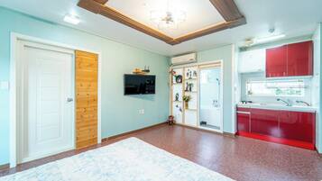 Basic Room, 1 Bedroom (Kkotiphyangki ( F2 /Spa / Pet)) | 1 bedroom, WiFi (free)