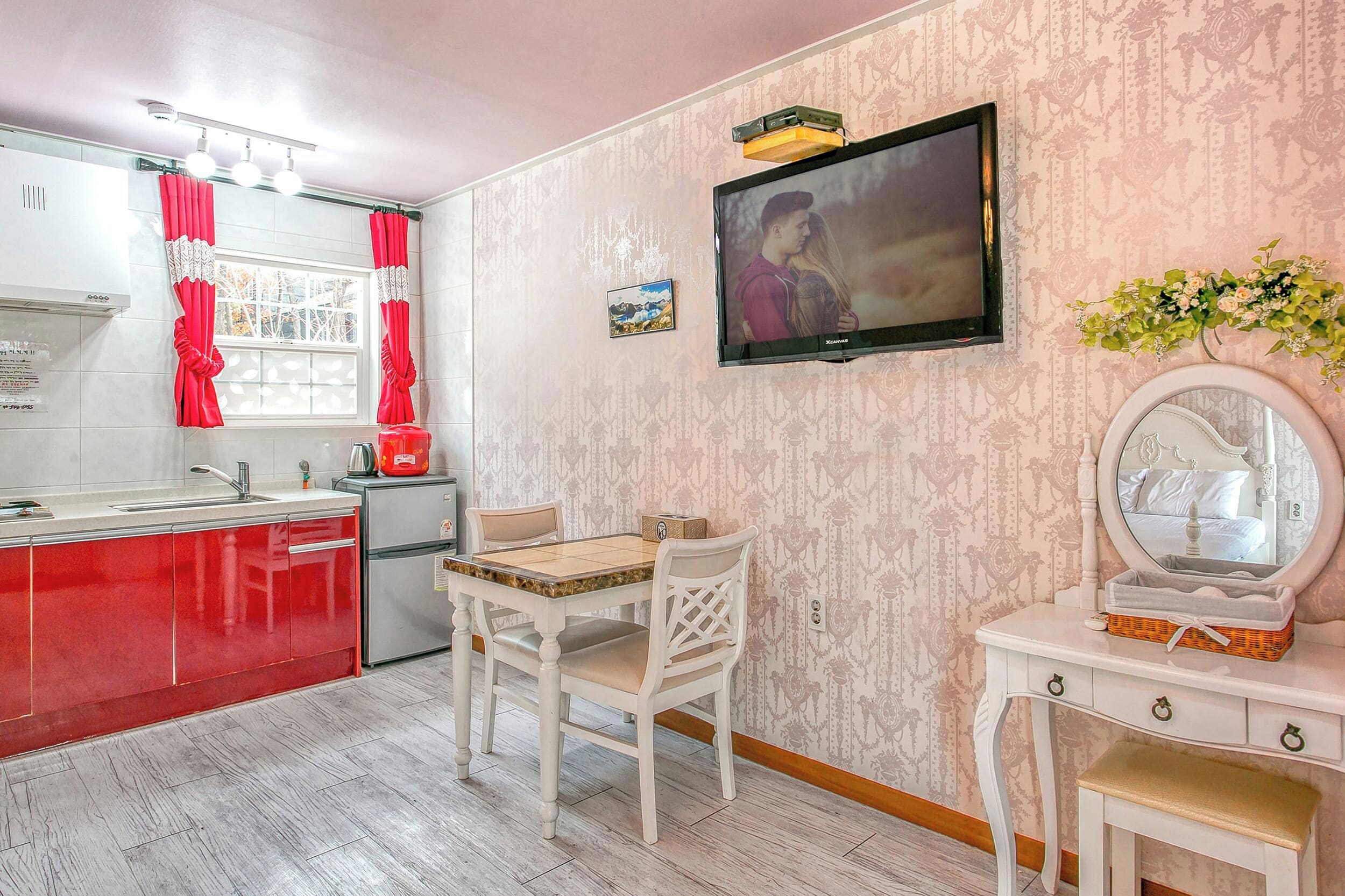 Basic Room, 1 Bedroom (Namuhyangki ( F1,Spa,Pet)) | 1 bedroom, WiFi (free)