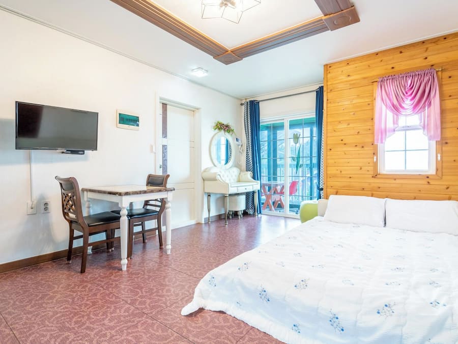 Basic Room, 1 Bedroom (Puliphyangki ( F2/ Spa / pet )) | 1 bedroom, WiFi (free)