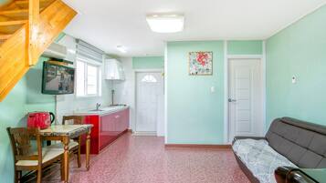 Basic Room, 1 Bedroom (Cheoumhyangki ( F1/ Pet )) | 1 bedroom, WiFi (free)