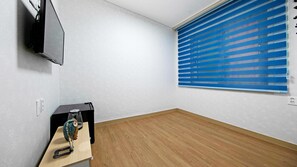 Basic Room, 1 Bedroom (103 ( No cooking )) | 1 bedroom, free WiFi - Yeosu Trip Pension (Yeosu)