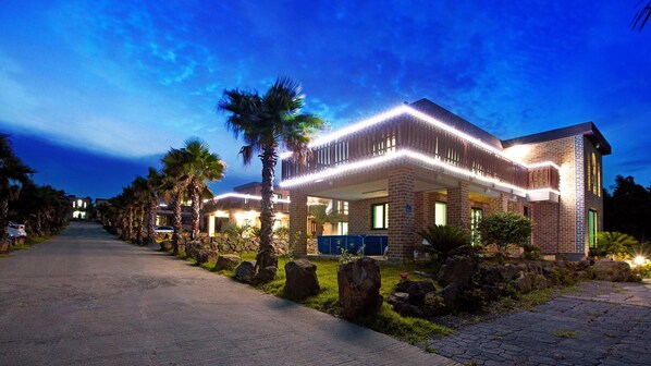 Exterior - Seogwipo Sungsan Golden Village Pension (Seogwipo)