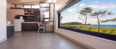 Basic Room, 1 Bedroom (Carol (Ocean View / Pet-Friendly)) | 1 bedroom, free WiFi