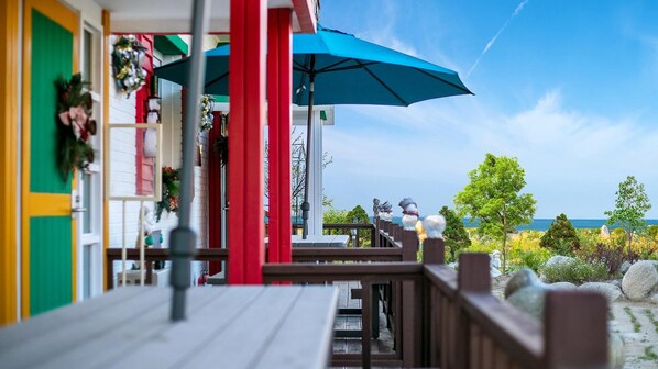 Basic Room, 1 Bedroom (Noel) | 1 bedroom, free WiFi - Gosung Christmas Pension (Goseong)