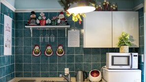 Basic Room, 1 Bedroom (Rudolf) | 1 bedroom, free WiFi - Gosung Christmas Pension (Goseong)